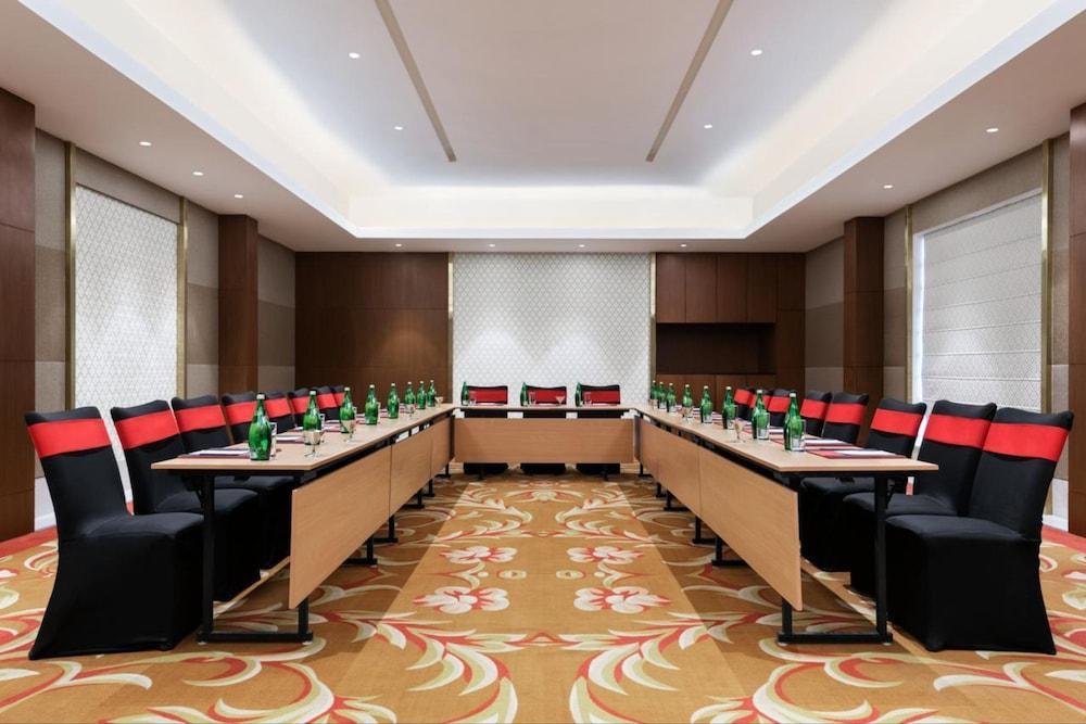 Ramada By Wyndham Lucknow Hotel And Convention Center Eksteriør bilde
